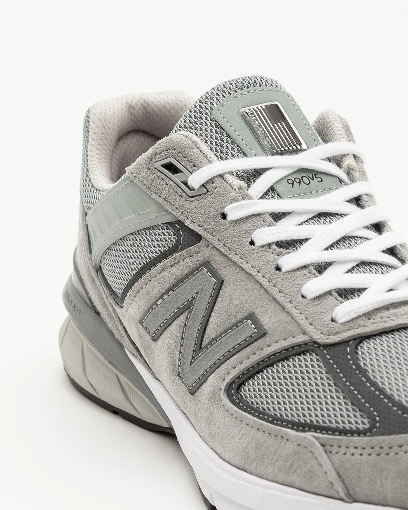 990V5 in Grey