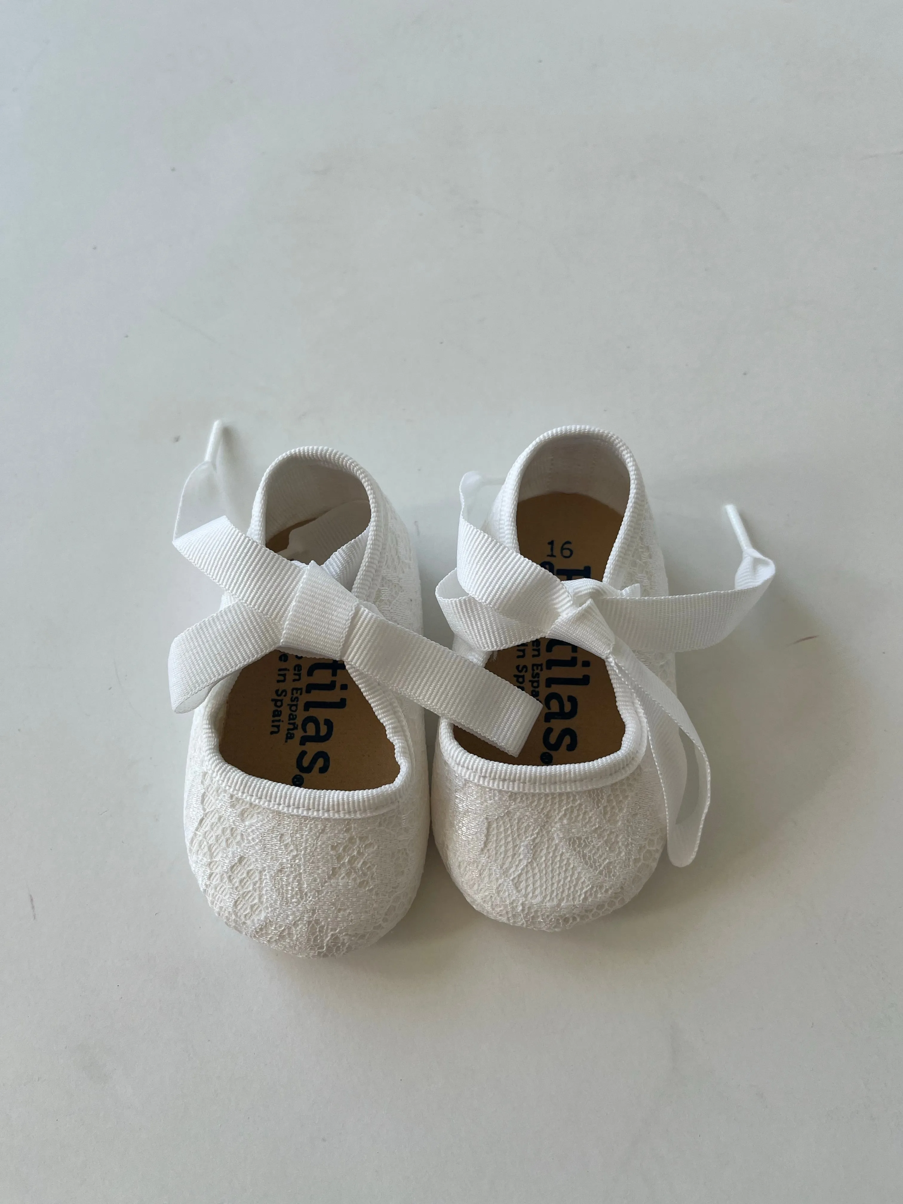 Baby lace Mantilla crib shoe