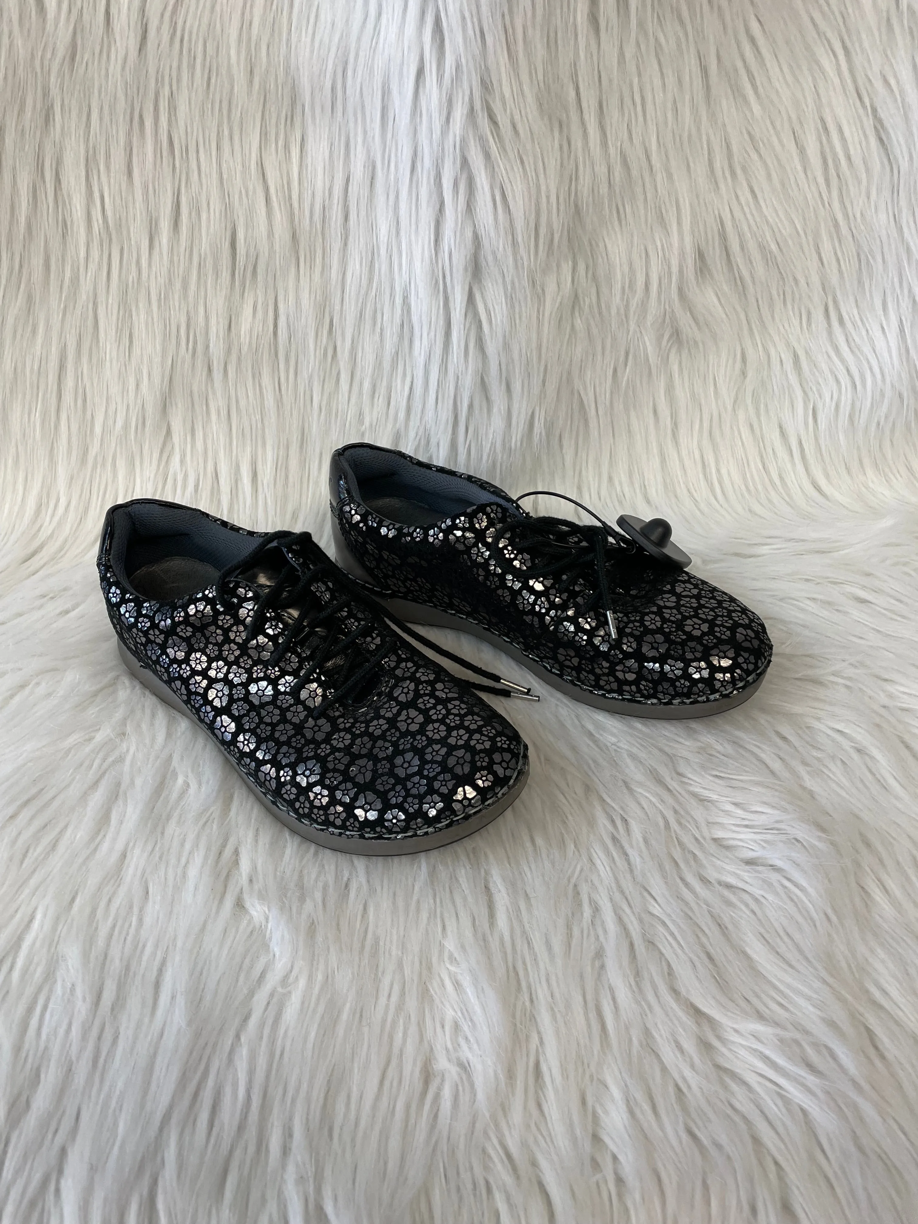 Black & Silver Shoes Flats Alegria, Size 6.5