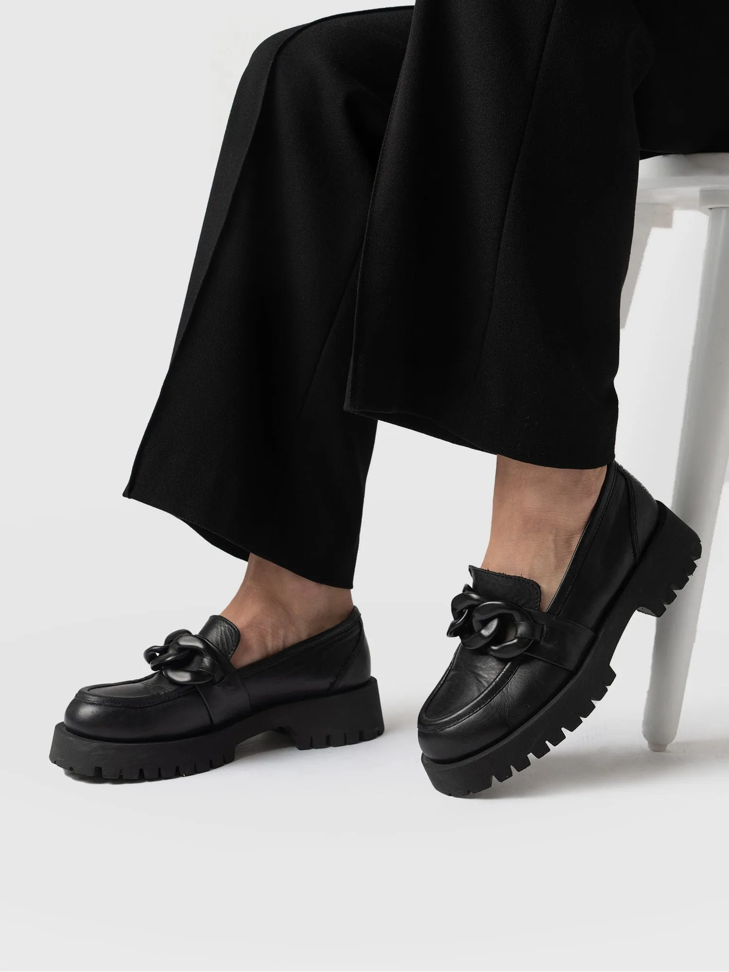 Chain Loafer - Black