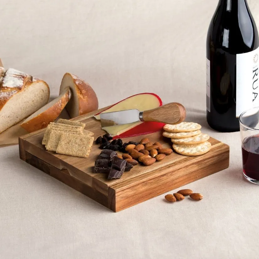 Clamshell Cheese Board - Po 'di fame