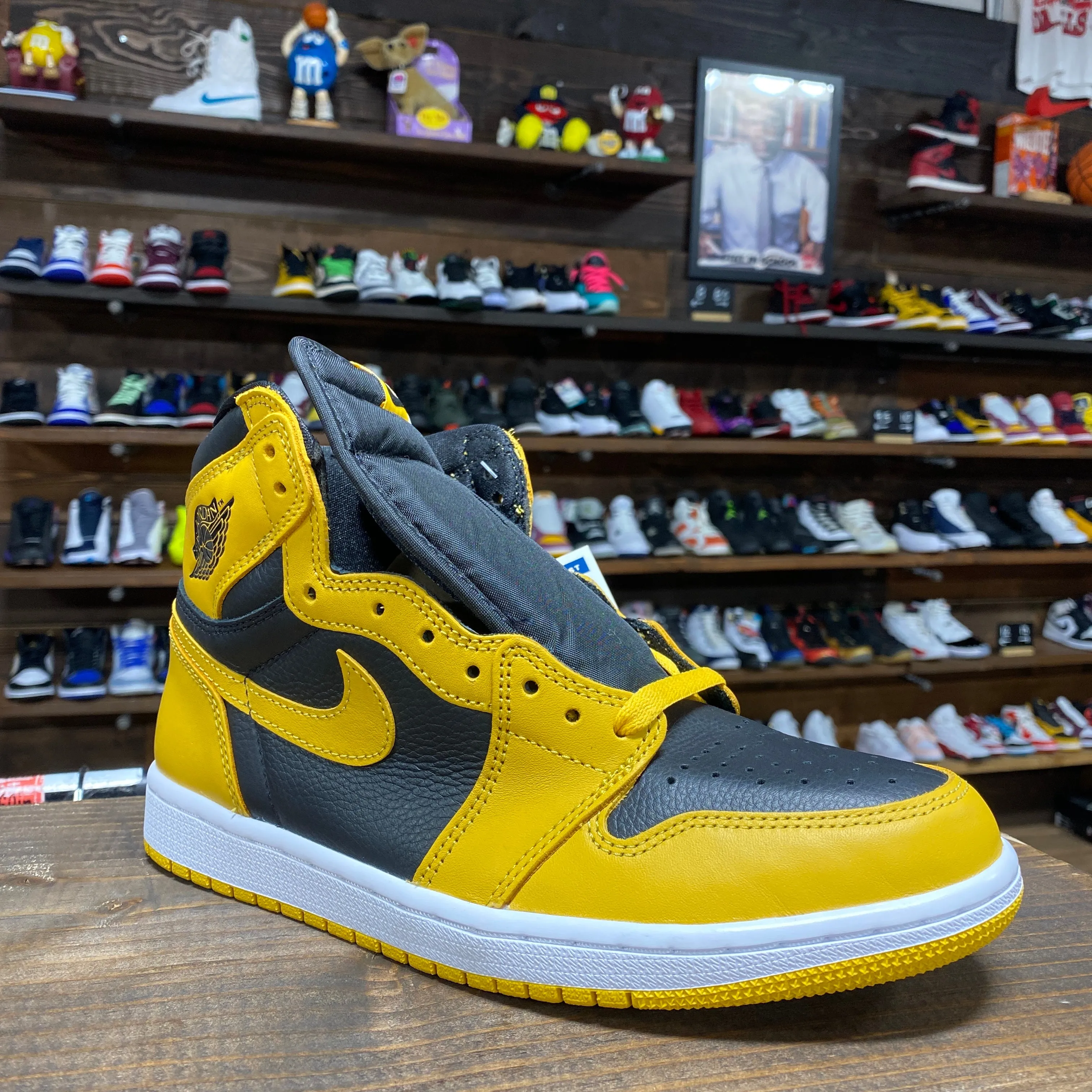 Jordan 1 'Pollen' Size 8.5 (DS)